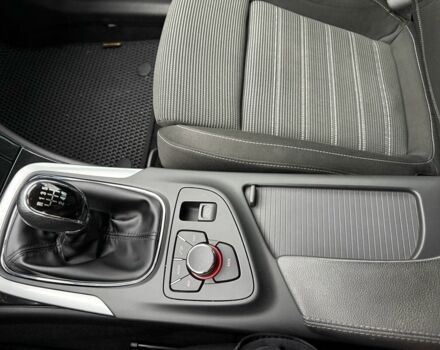 Білий Опель Інсігнія, об'ємом двигуна 1.6 л та пробігом 210 тис. км за 8000 $, фото 13 на Automoto.ua