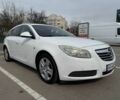 Белый Опель Инсигния, объемом двигателя 2 л и пробегом 318 тыс. км за 6999 $, фото 3 на Automoto.ua