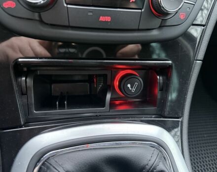 Белый Опель Инсигния, объемом двигателя 1.6 л и пробегом 210 тыс. км за 8300 $, фото 15 на Automoto.ua