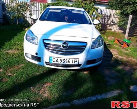 Белый Опель Инсигния, объемом двигателя 2 л и пробегом 200 тыс. км за 8299 $, фото 4 на Automoto.ua