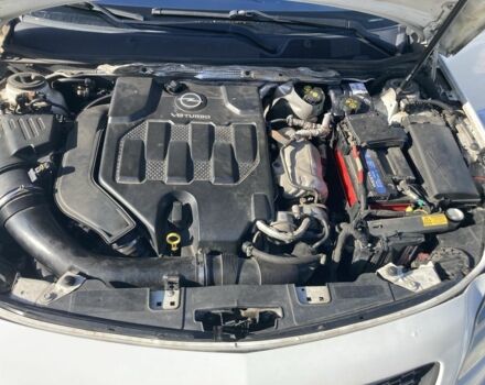 Белый Опель Инсигния, объемом двигателя 2.8 л и пробегом 260 тыс. км за 7000 $, фото 7 на Automoto.ua