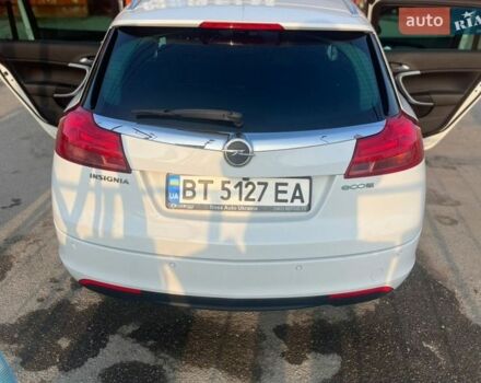 Белый Опель Инсигния, объемом двигателя 1.96 л и пробегом 290 тыс. км за 7999 $, фото 2 на Automoto.ua