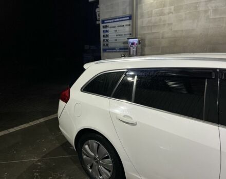 Белый Опель Инсигния, объемом двигателя 2 л и пробегом 325 тыс. км за 6599 $, фото 4 на Automoto.ua