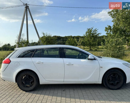 Белый Опель Инсигния, объемом двигателя 2 л и пробегом 266 тыс. км за 7350 $, фото 2 на Automoto.ua