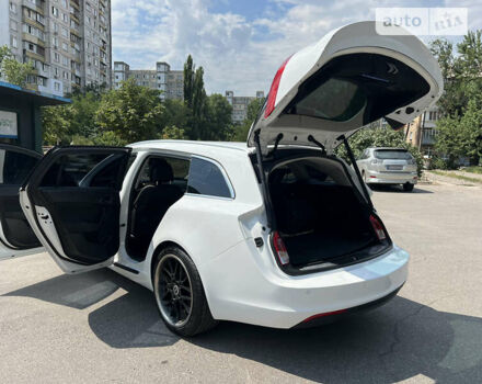 Білий Опель Інсігнія, об'ємом двигуна 1.96 л та пробігом 235 тис. км за 8700 $, фото 4 на Automoto.ua