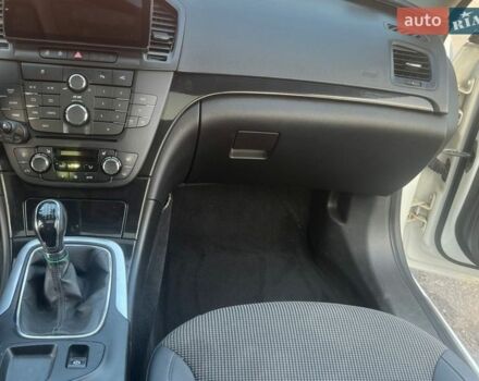 Белый Опель Инсигния, объемом двигателя 1.96 л и пробегом 290 тыс. км за 7999 $, фото 4 на Automoto.ua