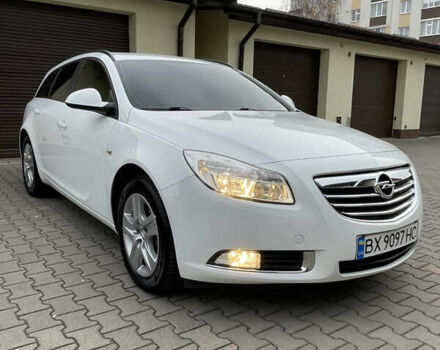 Белый Опель Инсигния, объемом двигателя 1.96 л и пробегом 262 тыс. км за 7500 $, фото 3 на Automoto.ua