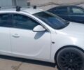 Белый Опель Инсигния, объемом двигателя 2 л и пробегом 260 тыс. км за 8500 $, фото 1 на Automoto.ua