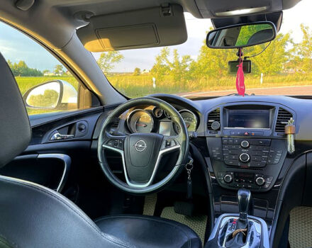 Белый Опель Инсигния, объемом двигателя 2 л и пробегом 300 тыс. км за 8000 $, фото 9 на Automoto.ua