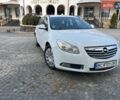 Белый Опель Инсигния, объемом двигателя 2 л и пробегом 236 тыс. км за 7200 $, фото 2 на Automoto.ua