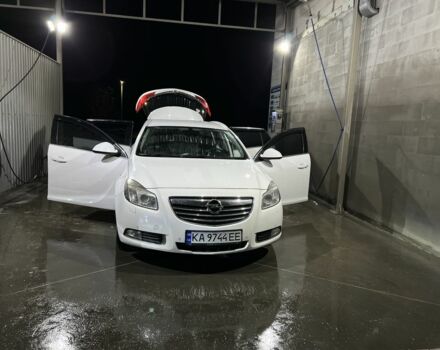 Белый Опель Инсигния, объемом двигателя 2 л и пробегом 325 тыс. км за 6599 $, фото 1 на Automoto.ua