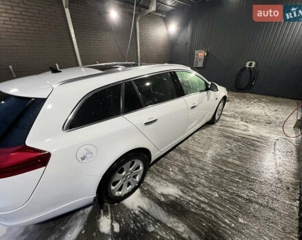 Белый Опель Инсигния, объемом двигателя 2 л и пробегом 263 тыс. км за 7599 $, фото 1 на Automoto.ua