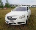 Белый Опель Инсигния, объемом двигателя 2 л и пробегом 245 тыс. км за 6800 $, фото 2 на Automoto.ua