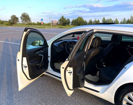 Белый Опель Инсигния, объемом двигателя 2 л и пробегом 300 тыс. км за 8000 $, фото 7 на Automoto.ua