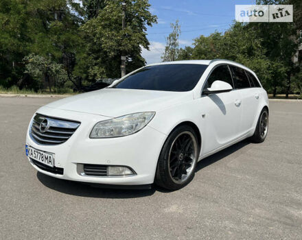 Білий Опель Інсігнія, об'ємом двигуна 1.96 л та пробігом 235 тис. км за 8700 $, фото 1 на Automoto.ua