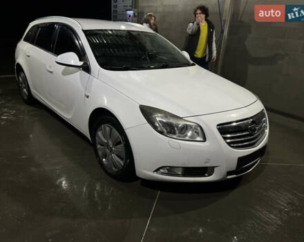 Белый Опель Инсигния, объемом двигателя 1.96 л и пробегом 295 тыс. км за 6450 $, фото 1 на Automoto.ua