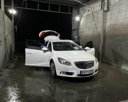 Белый Опель Инсигния, объемом двигателя 2 л и пробегом 325 тыс. км за 6599 $, фото 2 на Automoto.ua