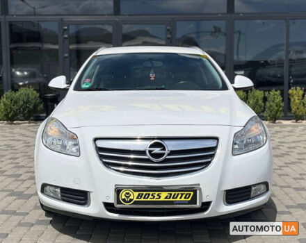 Белый Опель Инсигния, объемом двигателя 2 л и пробегом 213 тыс. км за 9900 $, фото 1 на Automoto.ua