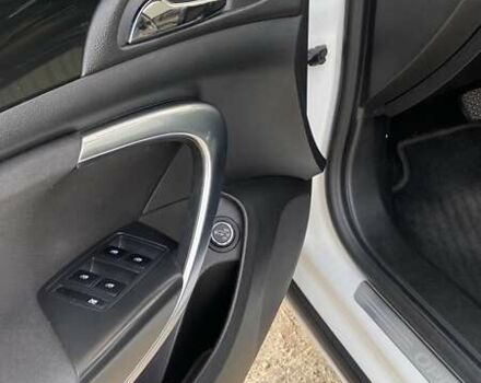 Белый Опель Инсигния, объемом двигателя 1.96 л и пробегом 274 тыс. км за 10200 $, фото 15 на Automoto.ua