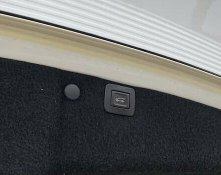 Белый Опель Инсигния, объемом двигателя 1.96 л и пробегом 274 тыс. км за 10200 $, фото 37 на Automoto.ua