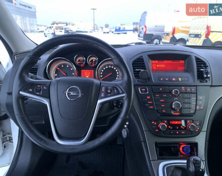 Белый Опель Инсигния, объемом двигателя 1.96 л и пробегом 276 тыс. км за 7600 $, фото 7 на Automoto.ua