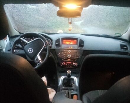 Белый Опель Инсигния, объемом двигателя 2 л и пробегом 320 тыс. км за 7000 $, фото 5 на Automoto.ua