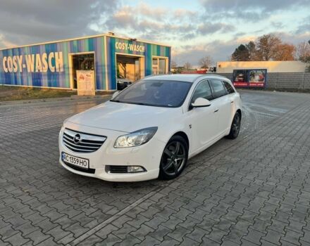 Білий Опель Інсігнія, об'ємом двигуна 2 л та пробігом 325 тис. км за 7600 $, фото 1 на Automoto.ua