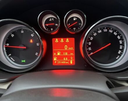 Білий Опель Інсігнія, об'ємом двигуна 0 л та пробігом 251 тис. км за 6449 $, фото 14 на Automoto.ua