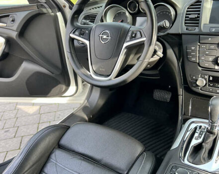 Білий Опель Інсігнія, об'ємом двигуна 1.96 л та пробігом 141 тис. км за 9800 $, фото 33 на Automoto.ua