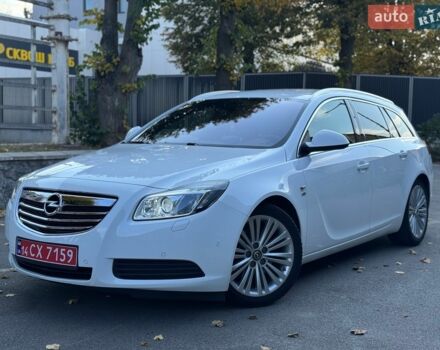 Белый Опель Инсигния, объемом двигателя 2 л и пробегом 130 тыс. км за 9300 $, фото 2 на Automoto.ua