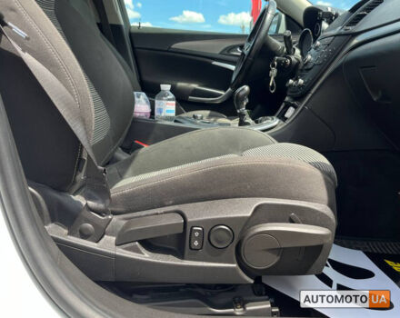 Белый Опель Инсигния, объемом двигателя 2 л и пробегом 213 тыс. км за 9900 $, фото 21 на Automoto.ua