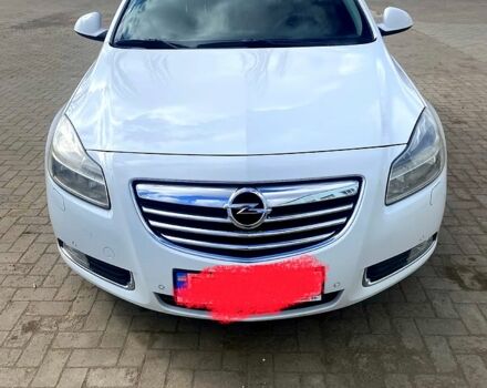 Белый Опель Инсигния, объемом двигателя 2 л и пробегом 200 тыс. км за 7500 $, фото 1 на Automoto.ua