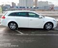 Білий Опель Інсігнія, об'ємом двигуна 2 л та пробігом 250 тис. км за 7750 $, фото 2 на Automoto.ua