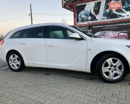 Белый Опель Инсигния, объемом двигателя 2 л и пробегом 330 тыс. км за 7100 $, фото 1 на Automoto.ua