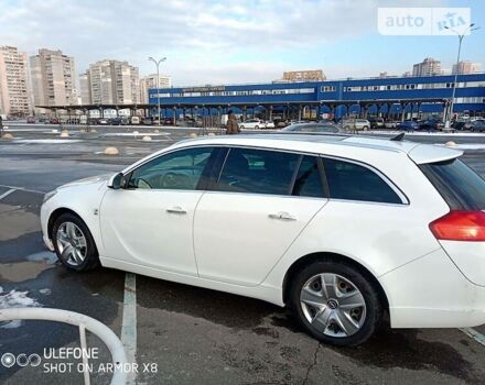 Белый Опель Инсигния, объемом двигателя 2 л и пробегом 210 тыс. км за 8800 $, фото 4 на Automoto.ua