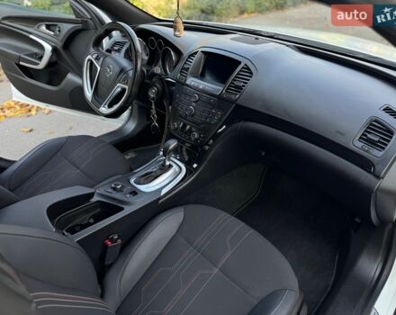 Белый Опель Инсигния, объемом двигателя 2 л и пробегом 130 тыс. км за 9300 $, фото 21 на Automoto.ua