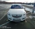 Белый Опель Инсигния, объемом двигателя 2 л и пробегом 210 тыс. км за 8800 $, фото 1 на Automoto.ua