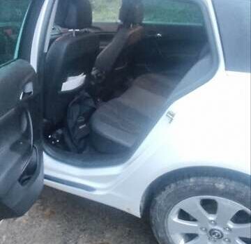 Білий Опель Інсігнія, об'ємом двигуна 1.96 л та пробігом 318 тис. км за 7000 $, фото 12 на Automoto.ua