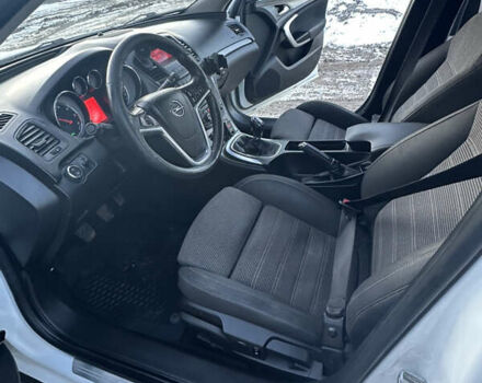 Белый Опель Инсигния, объемом двигателя 1.96 л и пробегом 265 тыс. км за 8000 $, фото 9 на Automoto.ua