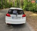 Белый Опель Инсигния, объемом двигателя 2 л и пробегом 305 тыс. км за 8600 $, фото 4 на Automoto.ua
