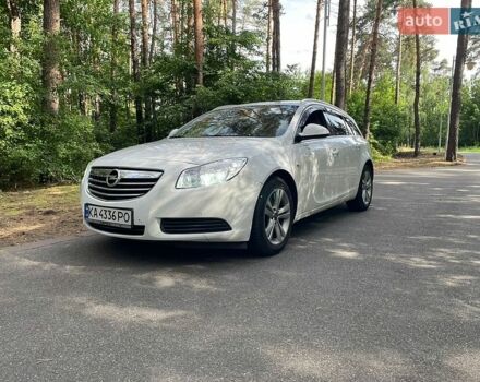 Белый Опель Инсигния, объемом двигателя 2 л и пробегом 305 тыс. км за 8600 $, фото 1 на Automoto.ua