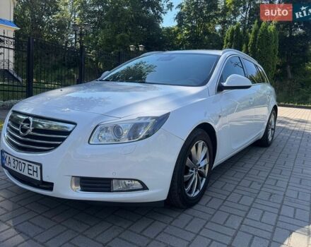 Білий Опель Інсігнія, об'ємом двигуна 2 л та пробігом 256 тис. км за 7999 $, фото 2 на Automoto.ua