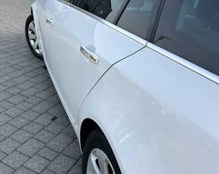 Білий Опель Інсігнія, об'ємом двигуна 1.96 л та пробігом 141 тис. км за 9800 $, фото 8 на Automoto.ua