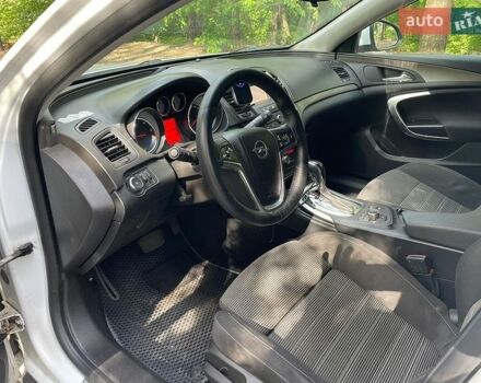 Белый Опель Инсигния, объемом двигателя 2 л и пробегом 305 тыс. км за 8600 $, фото 9 на Automoto.ua