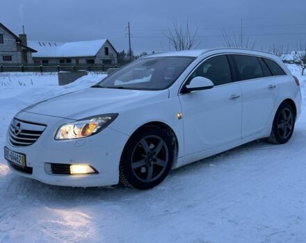 Белый Опель Инсигния, объемом двигателя 2 л и пробегом 326 тыс. км за 7600 $, фото 1 на Automoto.ua