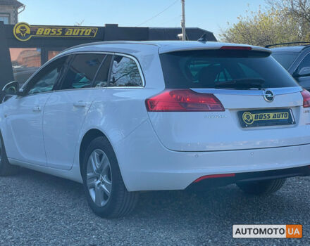 Белый Опель Инсигния, объемом двигателя 2 л и пробегом 292 тыс. км за 9400 $, фото 3 на Automoto.ua