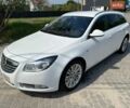 Білий Опель Інсігнія, об'ємом двигуна 2 л та пробігом 238 тис. км за 8900 $, фото 1 на Automoto.ua