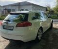 Белый Опель Инсигния, объемом двигателя 2 л и пробегом 303 тыс. км за 5900 $, фото 2 на Automoto.ua