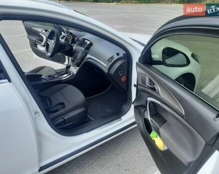 Білий Опель Інсігнія, об'ємом двигуна 1.96 л та пробігом 210 тис. км за 9500 $, фото 10 на Automoto.ua