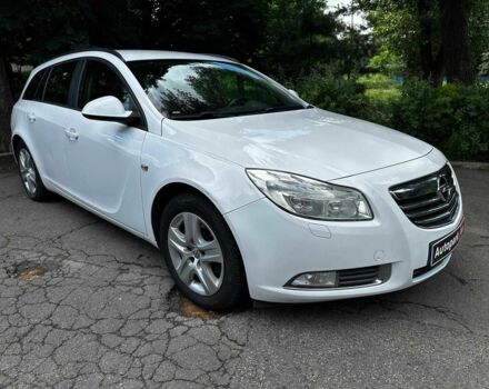 Белый Опель Инсигния, объемом двигателя 2 л и пробегом 211 тыс. км за 6890 $, фото 2 на Automoto.ua